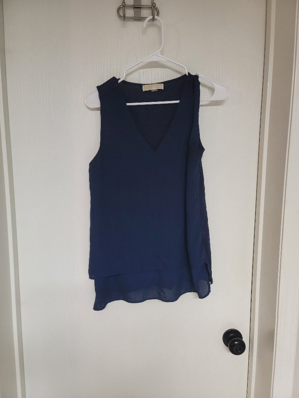 Womens dark blue Michael Kors sleeveless v neck blouse - size M
